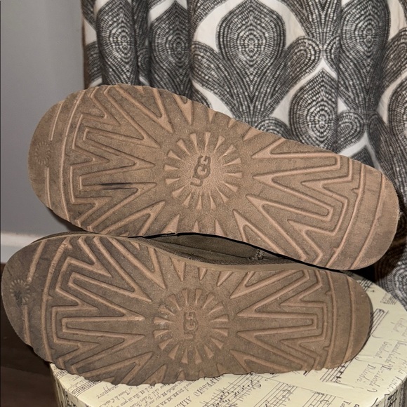 UGG Suede Classic Short Boots SZ 9 - Picture 7 of 8